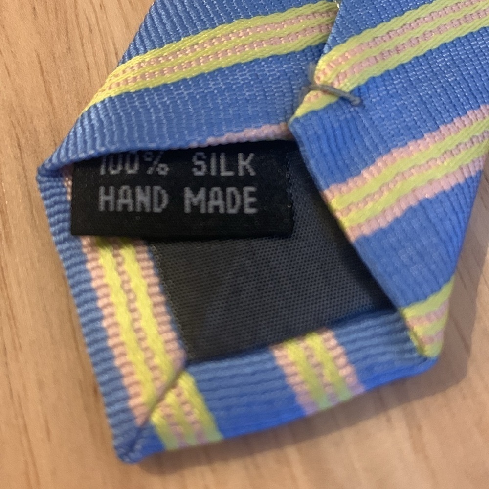 Burberry Hand Made Silk Tie - Picture 9 of 9